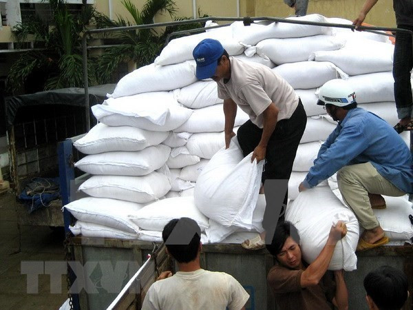 Entregan arroz a personas necesitadas en provincia vietnamita ảnh 1 Entregan arroz a personas necesitadas en provincia vietnamita ảnh 1