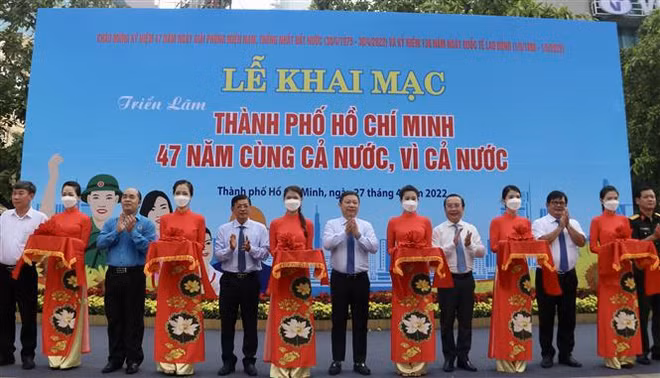 Ciudad Ho Chi Minh celebra exposición con motivo de efemérides ảnh 2