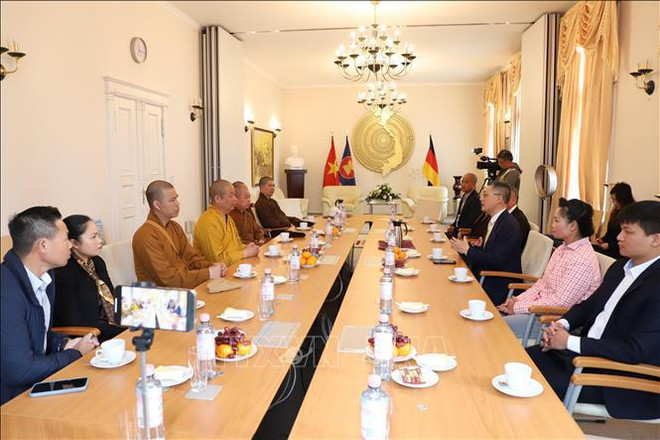 Delegación de la Sangha Budista de Vietnam realiza visita a Alemania ảnh 1