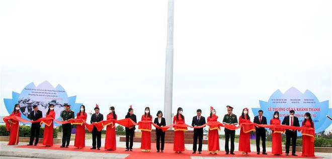 Inauguran asta de bandera nacional en isla vietnamita de Co To ảnh 2 Inauguran asta de bandera nacional en isla vietnamita de Co To ảnh 2