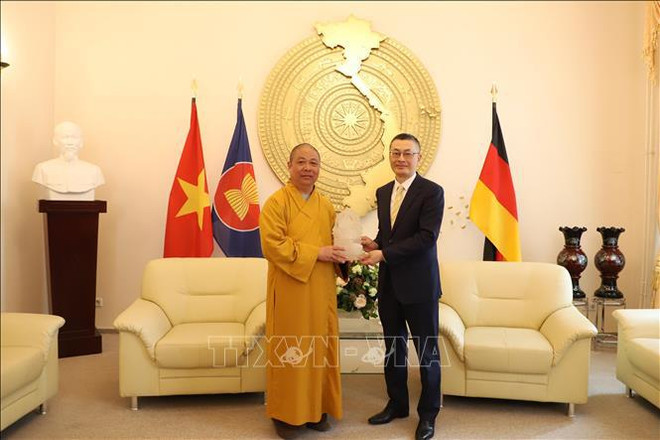 Delegación de la Sangha Budista de Vietnam realiza visita a Alemania ảnh 2