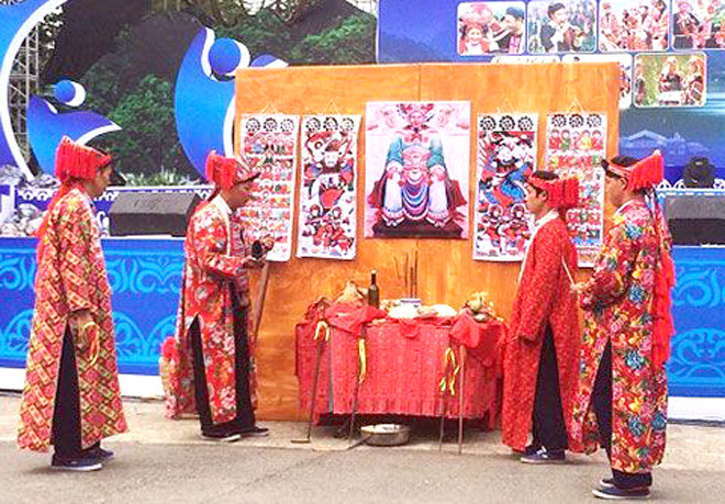 Culto a los ancestros de minoría étnica en Ha Giang, reconocido patrimonio cultural de Vietnam ảnh 1
