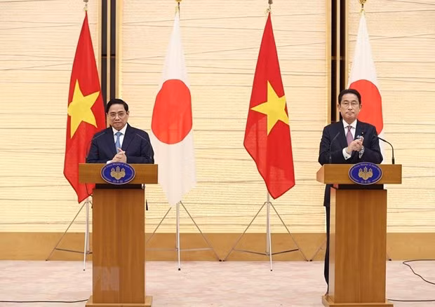 Gobierno japonés otorga gran importancia a nexos con Vietnam ảnh 1