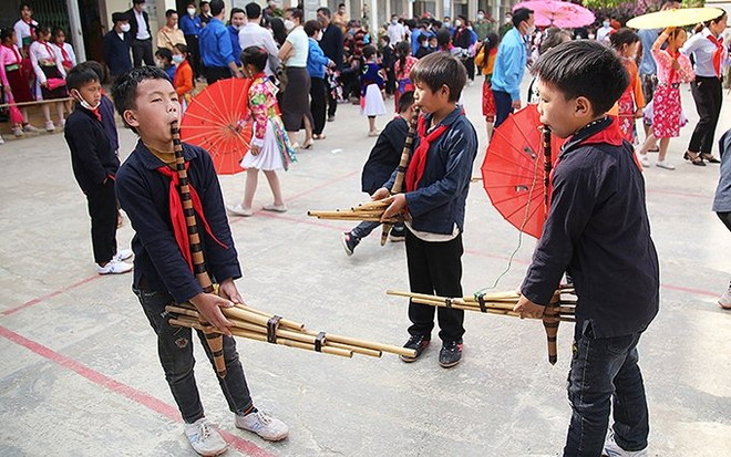 Preservar y difundir la cultura tradicional en las escuelas de áreas montañosas de Vietnam ảnh 1 Preservar y difundir la cultura tradicional en las escuelas de áreas montañosas de Vietnam ảnh 1