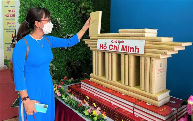 Exhibición mejora conocimiento público sobre Presidente Ho Chi Minh ảnh 2 Exhibición mejora conocimiento público sobre Presidente Ho Chi Minh ảnh 2