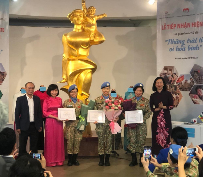 Museo de mujer vietnamita recibe artefactos entregados por cascos azules ảnh 3 Museo de mujer vietnamita recibe artefactos entregados por cascos azules ảnh 3