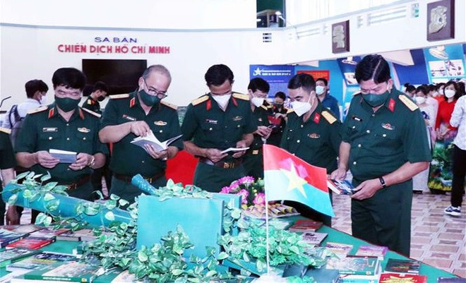 Efectúan exhibición sobre lazos entre Ejército y pueblo en Campaña de Ho Chi Minh ảnh 3 Efectúan exhibición sobre lazos entre Ejército y pueblo en Campaña de Ho Chi Minh ảnh 3