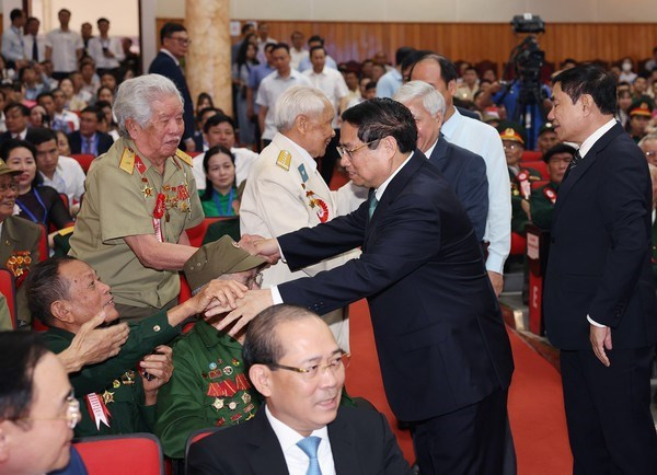 Premier se reúne con combatientes participantes en la campaña Dien Bien Phu ảnh 1 Premier se reúne con combatientes participantes en la campaña Dien Bien Phu ảnh 1