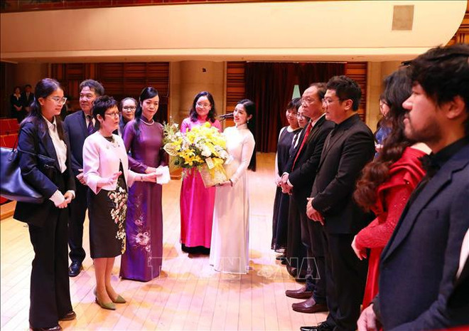 Esposa del gobernador general de Australia visita Academia Nacional de Música ảnh 2 Esposa del gobernador general de Australia visita Academia Nacional de Música ảnh 2