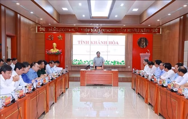 Premier: Khanh Hoa debe movilizar al máximo recursos para el desarrollo ảnh 3