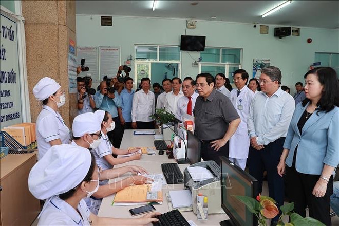 Primer ministro de Vietnam visita provincia central de Khanh Hoa ảnh 1