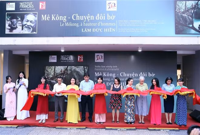 Efectúan exposición fotográfica sobre vida en delta del Mekong ảnh 1
