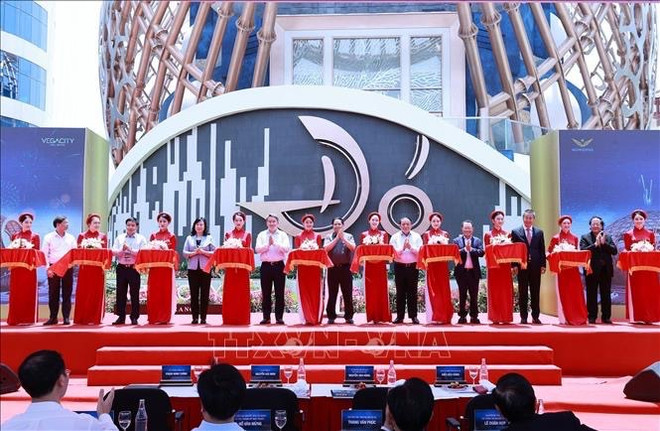 Primer ministro de Vietnam visita provincia central de Khanh Hoa ảnh 3