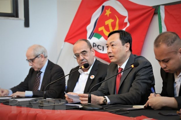 Celebran en Italia seminario sobre perspectivas y modelo de desarrollo de Vietnam ảnh 1 Celebran en Italia seminario sobre perspectivas y modelo de desarrollo de Vietnam ảnh 1