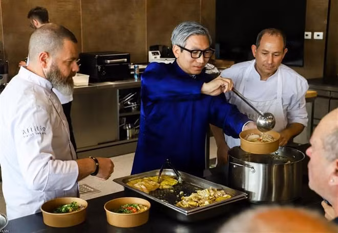 “Noche de Pho” vietnamita impresiona a israelíes ảnh 2