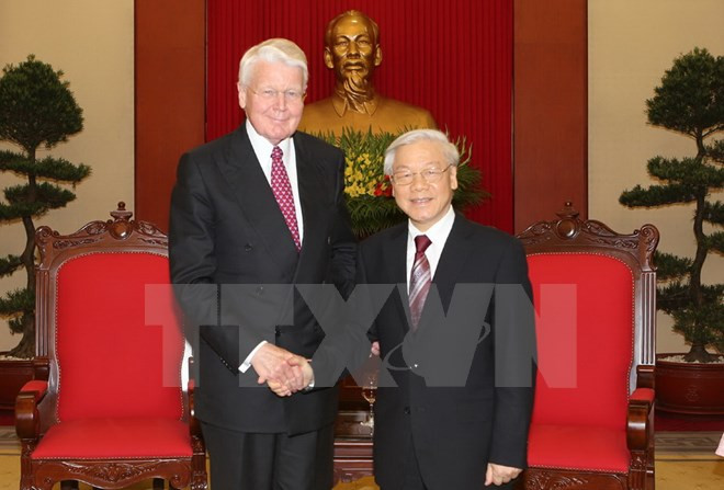 Dirigentes vietnamitas dan bienvenida a presidente islandés ảnh 1 Dirigentes vietnamitas dan bienvenida a presidente islandés ảnh 1