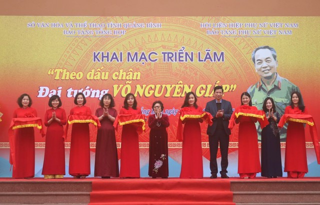 Inauguran exposición en honor al General Vo Nguyen Giap ảnh 1 Inauguran exposición en honor al General Vo Nguyen Giap ảnh 1