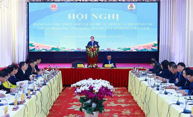 Premier vietnamita insta a implementar tareas para mejorar calidad de vida de empleados ảnh 1 Premier vietnamita insta a implementar tareas para mejorar calidad de vida de empleados ảnh 1