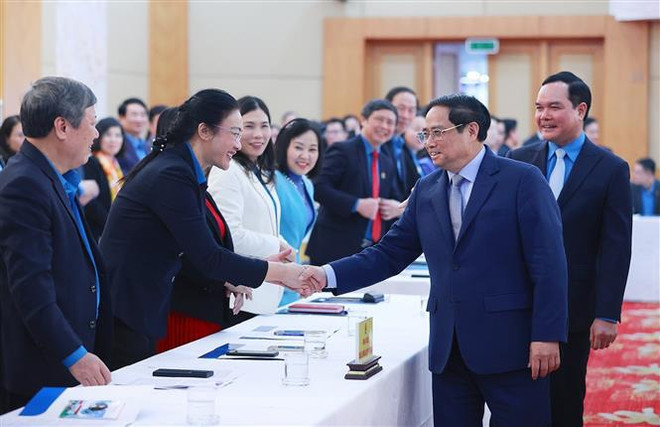 Premier vietnamita insta a implementar tareas para mejorar calidad de vida de empleados ảnh 2 Premier vietnamita insta a implementar tareas para mejorar calidad de vida de empleados ảnh 2