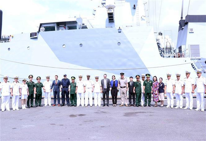 Buque de Marina Real Británica visita Ciudad Ho Chi Minh ảnh 1 Buque de Marina Real Británica visita Ciudad Ho Chi Minh ảnh 1