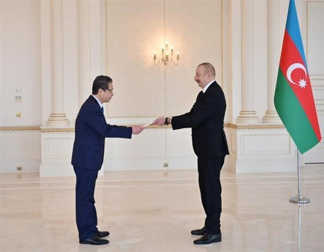 Embajador vietnamita presenta cartas credenciales al presidente Ilham Aliyev ảnh 1