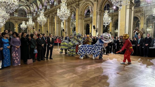 Vietnamitas en Francia se reúnen en ocasión del Año Nuevo del Gato ảnh 1 Vietnamitas en Francia se reúnen en ocasión del Año Nuevo del Gato ảnh 1