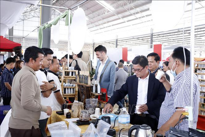 Vietnam asiste al festival del café de Bolaven de Laos ảnh 1