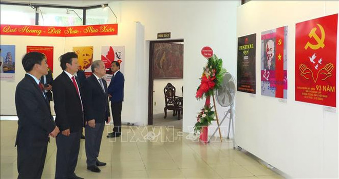 Periódico laosiano elogia crecimiento del Partido Comunista de Vietnam ảnh 1