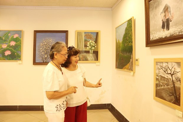 Efectúan exposición de pinturas de periodistas de la VNA en urbe sureña ảnh 2 Efectúan exposición de pinturas de periodistas de la VNA en urbe sureña ảnh 2