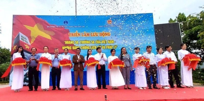 Exposición móvil sobre Hoang Sa y Truong Sa llega a provincia vietnamita de Dak Lak ảnh 1 Exposición móvil sobre Hoang Sa y Truong Sa llega a provincia vietnamita de Dak Lak ảnh 1