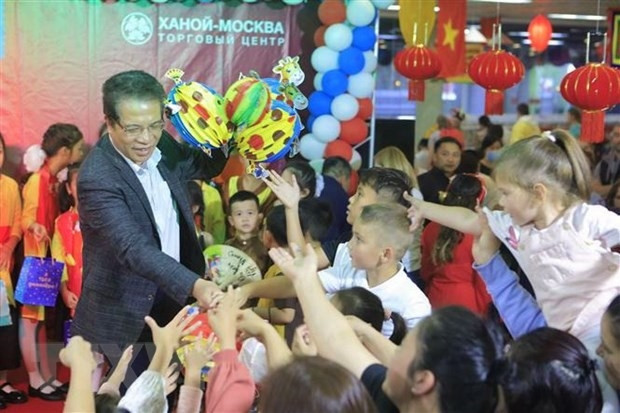 Celebran Festival del Medio Otoño 2022 para niños vietnamitas en el extranjero ảnh 1 Celebran Festival del Medio Otoño 2022 para niños vietnamitas en el extranjero ảnh 1