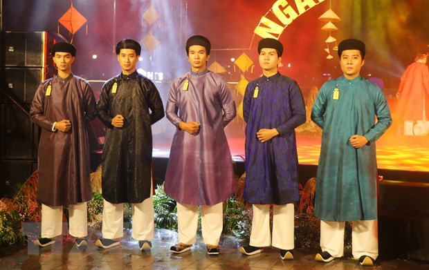 Ao Dai masculino de cinco solapas: Patrimonio cultural en el olvido ảnh 1