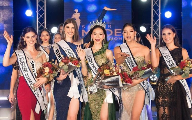 Bui Quynh Hoa de Vietnam coronada Supermodelo Internacional 2022 ảnh 1