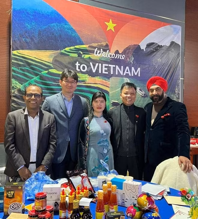 Vietnam participa en Feria Internacional de Caridad en Mongolia ảnh 1