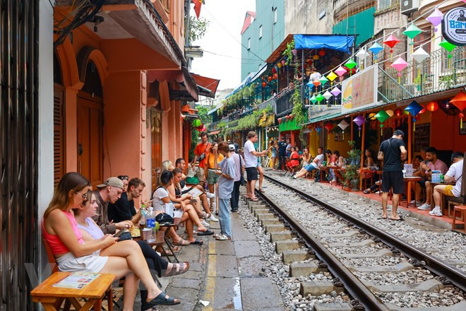 Revocarán todas las licencias de cafeterías a lo largo de vías del tren ảnh 2 Revocarán todas las licencias de cafeterías a lo largo de vías del tren ảnh 2