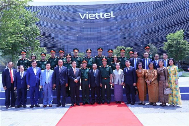 Presidente del Parlamento camboyano visita sede de grupo vietnamita Viettel ảnh 2 Presidente del Parlamento camboyano visita sede de grupo vietnamita Viettel ảnh 2