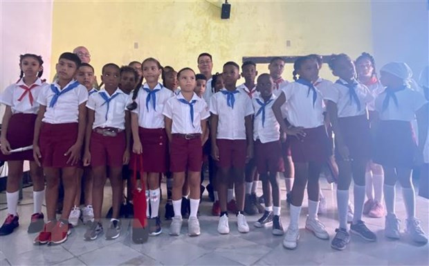 Premian a ganadores de concurso infantil de literatura y dibujo sobre Vietnam en Cuba ảnh 1