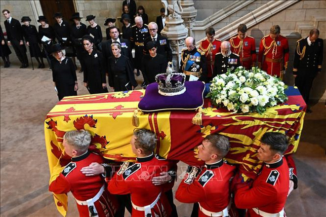 Canciller de Vietnam asiste al funeral de Reina Isabel II ảnh 1