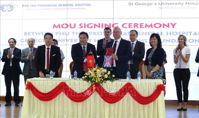 Hospitales de Vietnam y Reino Unido cooperan en tratamiento de accidente cerebrovascular ảnh 1 Hospitales de Vietnam y Reino Unido cooperan en tratamiento de accidente cerebrovascular ảnh 1