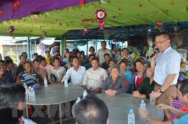 Embajador de Hanoi visita camboyanos de origen vietnamita en provincia de Kampong Chhnang ảnh 1 Embajador de Hanoi visita camboyanos de origen vietnamita en provincia de Kampong Chhnang ảnh 1