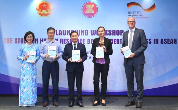 ASEAN fomenta cooperación en desarrollo de recursos humanos ảnh 2 ASEAN fomenta cooperación en desarrollo de recursos humanos ảnh 2