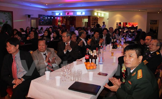 Vietnamitas en Alemania celebran liberación del sur y reunificación del país ảnh 1 Vietnamitas en Alemania celebran liberación del sur y reunificación del país ảnh 1