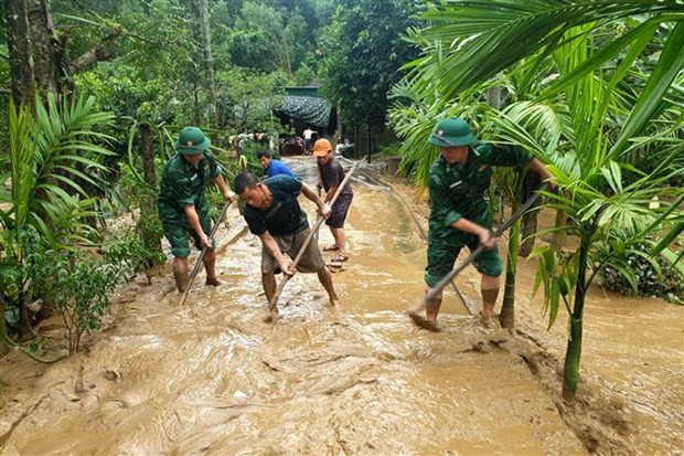 Premier vietnamita orienta medidas para superación de consecuencias del tifón Noru ảnh 1 Premier vietnamita orienta medidas para superación de consecuencias del tifón Noru ảnh 1