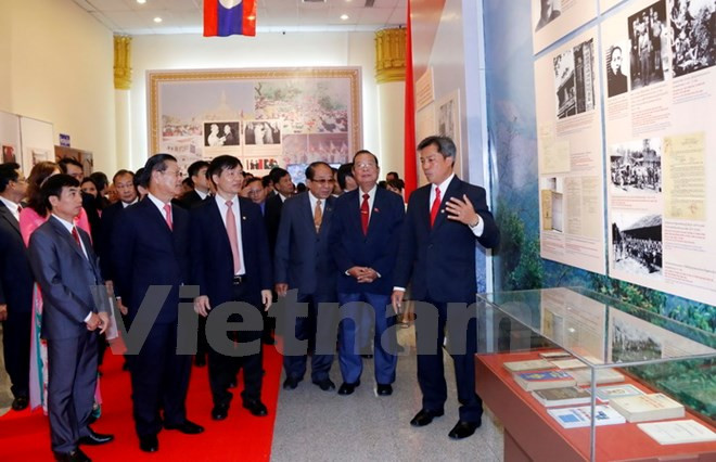Exposición fotográfica resalta nexos de amistad Vietnam-Laos ảnh 1 Exposición fotográfica resalta nexos de amistad Vietnam-Laos ảnh 1