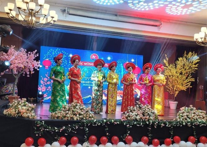 Celebran Primavera de la Patria en Eslovaquia ảnh 1 Celebran Primavera de la Patria en Eslovaquia ảnh 1