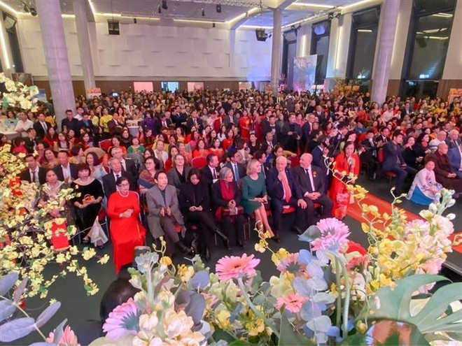 Comunidad vietnamita en Alemania se reúne en ocasión del Tet ảnh 2