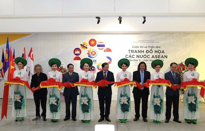 Deleita al público exposición de pinturas “ASEAN y el otoño en Hanoi” ảnh 1 Deleita al público exposición de pinturas “ASEAN y el otoño en Hanoi” ảnh 1