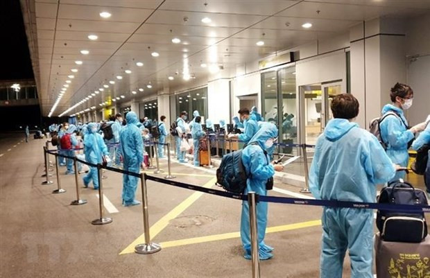 Regresan a tierra natal 270 ciudadanos vietnamitas desde Reino Unido ảnh 1