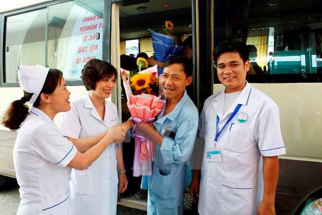 Salen de hospital pacientes de incidente médico de Hoa Binh ảnh 1 Salen de hospital pacientes de incidente médico de Hoa Binh ảnh 1