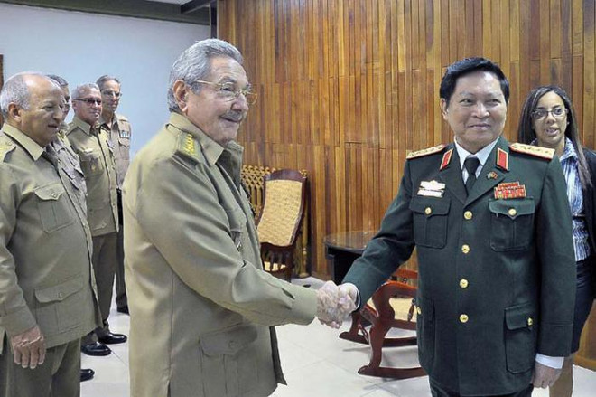 Recibe presidente cubano al ministro de Defensa de Vietnam ảnh 1 Recibe presidente cubano al ministro de Defensa de Vietnam ảnh 1
